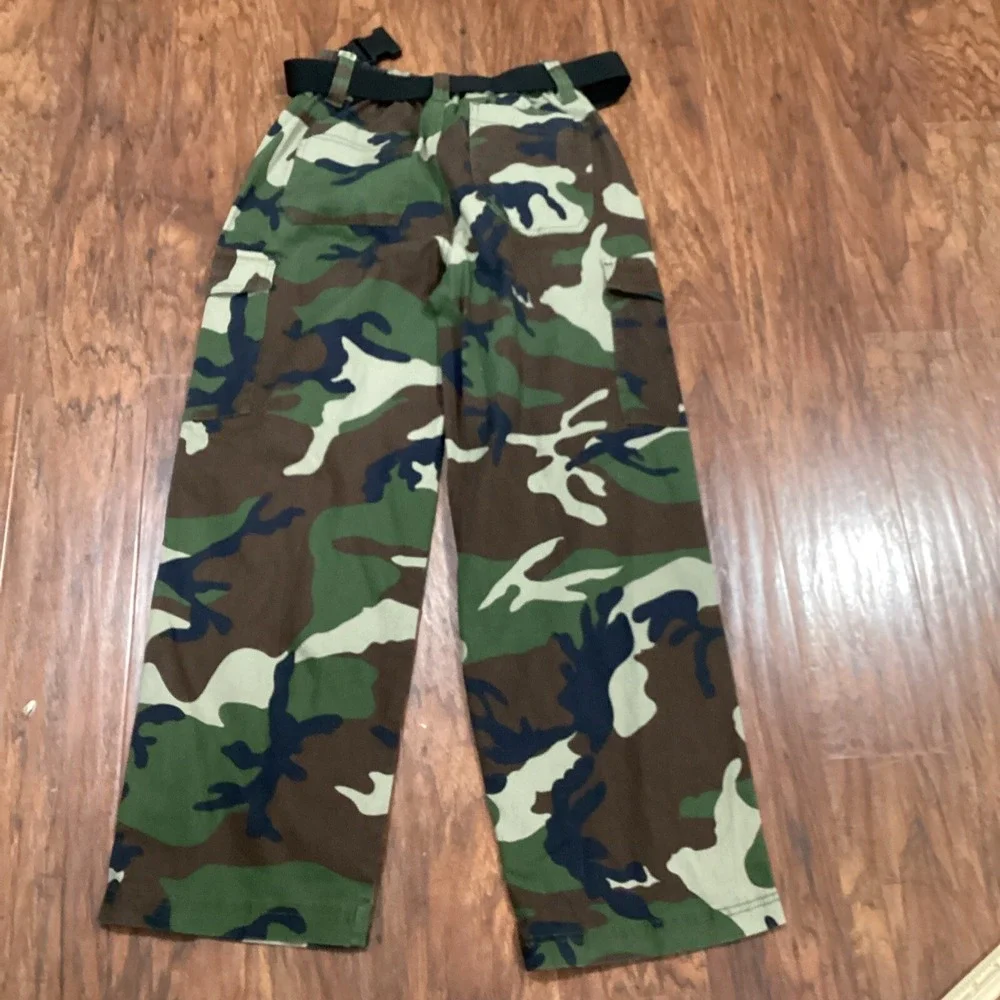 Almost Famous Cargo Pants Womens Sz Medium Green  Camo Elastic Expandable Waist